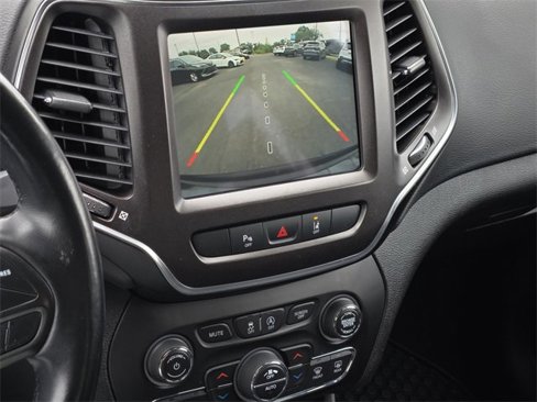 Used 2021 Jeep Cherokee Trailhawk w/ Comfort/Convenience Group image 20