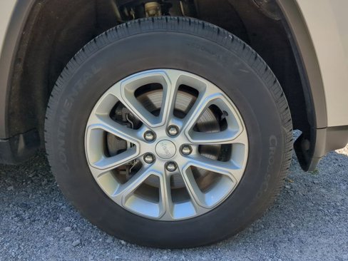 Used 2021 Jeep Grand Cherokee Laredo X image 5