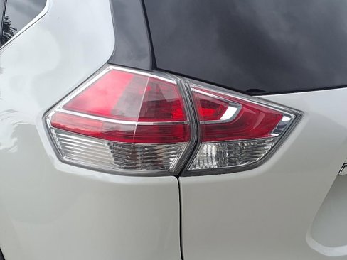 Used 2016 Nissan Rogue SV w/ SV Premium Package image 24