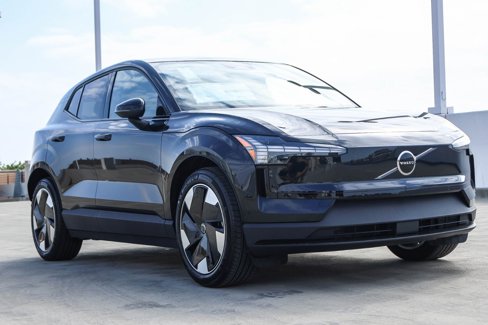 New 2025 Volvo EX30 Plus image 3