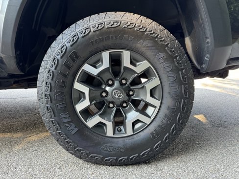 Used 2020 Toyota Tacoma 4x4 Double Cab image 8