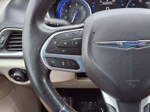Used 2020 Chrysler Pacifica Touring-L image 18