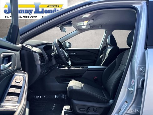 Used 2024 Nissan Rogue SV image 10