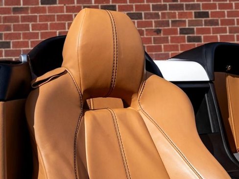 Used 2015 Aston Martin V8 Vantage Roadster image 15