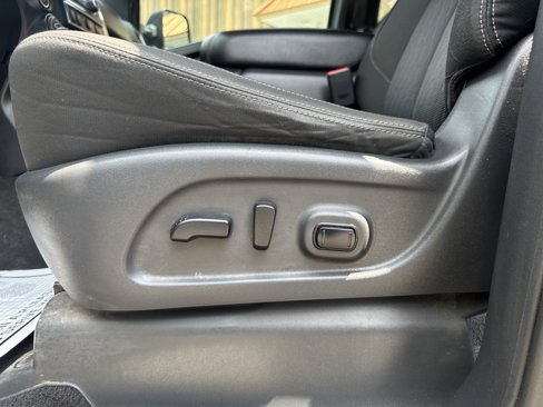 Used 2019 Nissan Titan SV w/ SV Convenience Package image 33