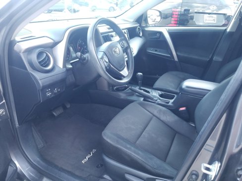 Used 2017 Toyota RAV4 LE image 10