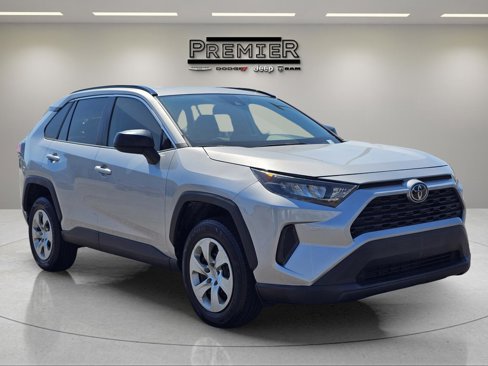 Used 2019 Toyota RAV4 LE image 5