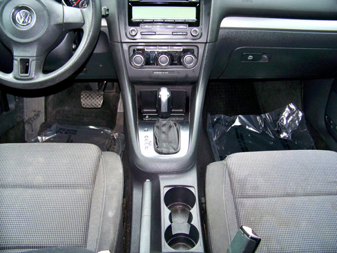 Used 2011 Volkswagen Golf 4-Door image 38