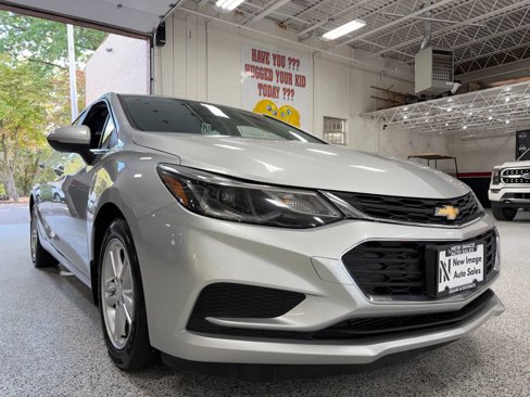 Used 2017 Chevrolet Cruze LT image 1