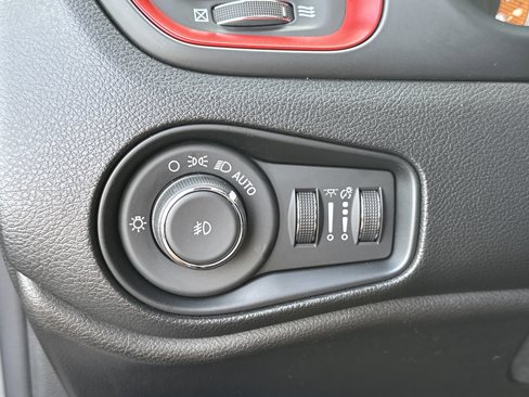 Used 2021 Jeep Renegade Trailhawk w/ Sun & Sound Group image 40