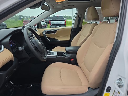 Used 2021 Toyota RAV4 XLE image 9