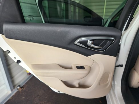 Used 2017 Chrysler 200 Limited Platinum image 42