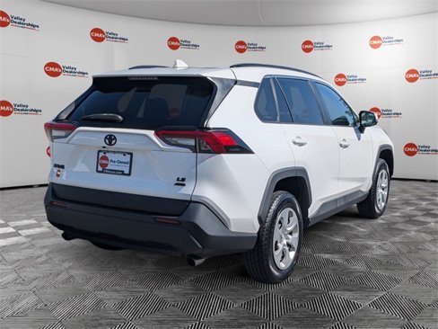 Used 2021 Toyota RAV4 LE image 5