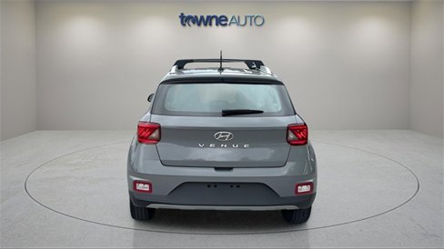 Used 2023 Hyundai Venue SEL image 4