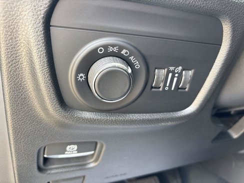 Used 2023 Jeep Grand Cherokee Altitude image 25