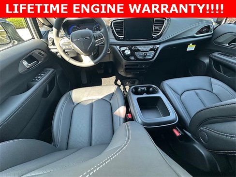 New 2026 Chrysler Pacifica Select image 17
