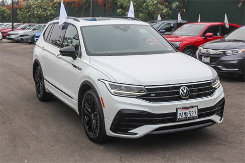 Used 2022 Volkswagen Tiguan SE R-Line image 3