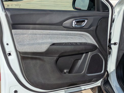 New 2025 Jeep Compass Latitude image 11