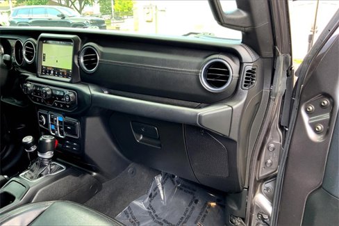 Used 2018 Jeep Wrangler Unlimited Sahara image 15