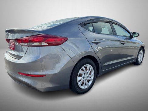 Used 2018 Hyundai Elantra SE image 3