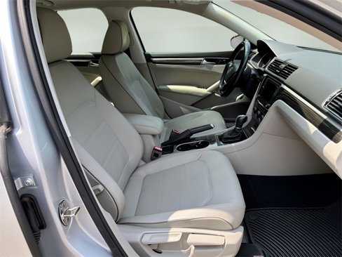 Used 2018 Volkswagen Passat 2.0T SE image 29
