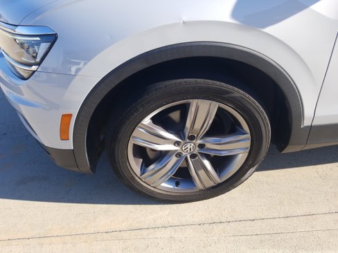 Used 2018 Volkswagen Tiguan SEL Premium image 21