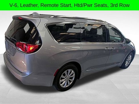 Used 2018 Chrysler Pacifica Touring-L image 6