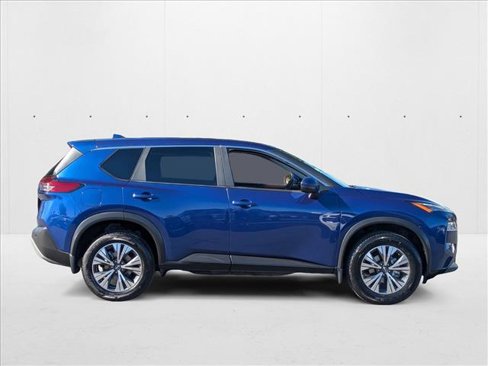 Used 2023 Nissan Rogue SV image 4