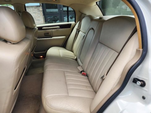 Used 2006 Lincoln Town Car Signature image 10