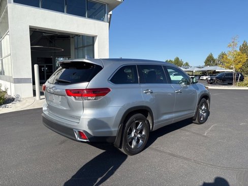 Used 2017 Toyota Highlander Limited Platinum image 5