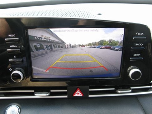 Used 2022 Hyundai Elantra SEL w/ Convenience + Premium Package image 19