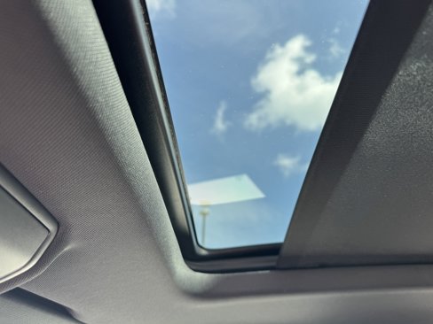 Certified 2020 Volkswagen Atlas Cross Sport SE w/ Panoramic Sunroof Package image 19