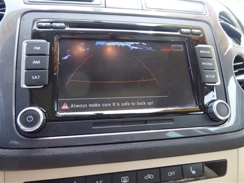 Used 2015 Volkswagen Tiguan SE image 12