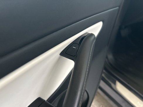 Used 2020 Tesla Model 3 Long Range image 35