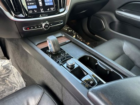 Used 2022 Volvo S60 B5 Momentum image 25