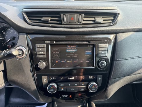 Used 2019 Nissan Rogue SV image 14