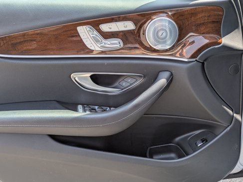 Used 2018 Mercedes-Benz E 400 4MATIC Sedan image 9