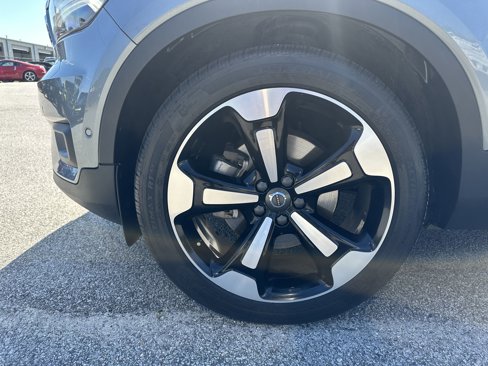 Used 2019 Volvo XC40 T5 Momentum image 11