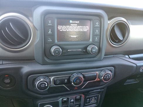 Used 2018 Jeep Wrangler Unlimited Sport S image 17