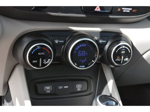 New 2025 Hyundai Venue SEL image 25