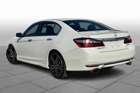 Used 2017 Honda Accord Sport image 11