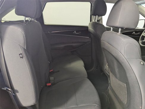Used 2019 Kia Sorento L image 3