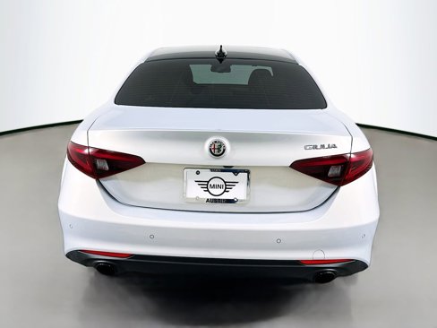 Used 2022 Alfa Romeo Giulia Ti image 6