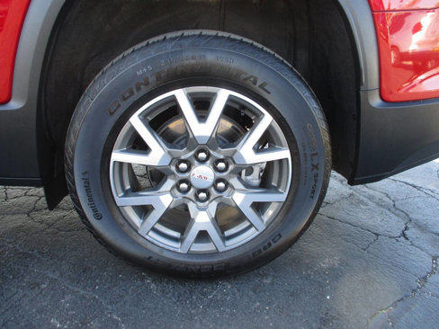 Used 2023 GMC Acadia SLE w/ Driver Convenience Package image 10