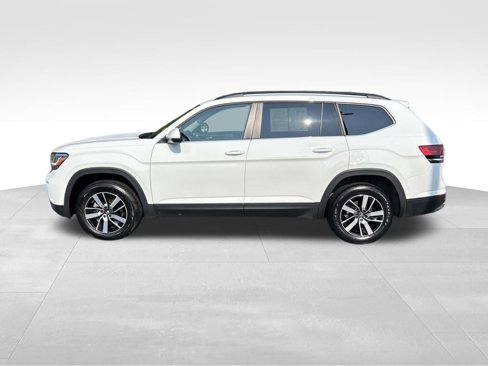 Used 2023 Volkswagen Atlas SE image 3