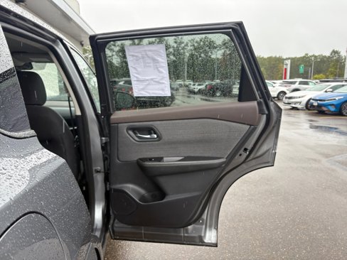 Used 2021 Nissan Rogue SV image 34