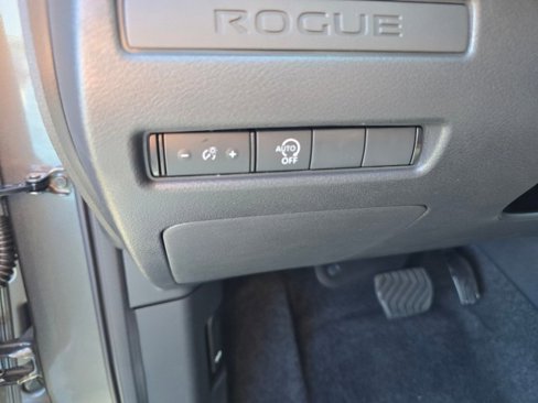 New 2025 Nissan Rogue S image 25
