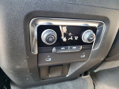 Used 2024 Chevrolet Suburban Z71 image 19