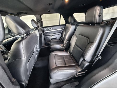 Used 2018 Ford Explorer XLT w/ Equipment Group 202A image 24