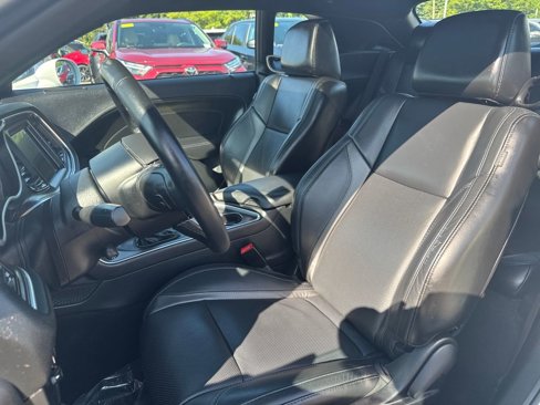Used 2016 Dodge Challenger SXT Plus image 3